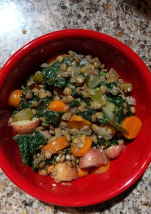 A picture of 10 ingredient, 1-pot lentil soup.