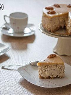 Una foto de Tarta de queso con butterscotch y nueces pacanas