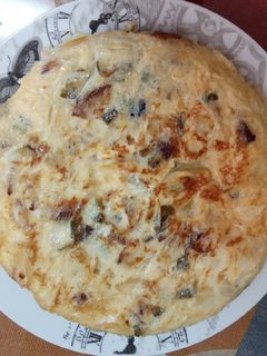 Una foto de Tortilla de patatas con pimientos