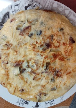 Una foto de Tortilla de patatas con pimientos