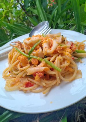 รูปของ สปาเก็ตตี้ซอสหมึกผัดไข่เค็มม 🥚