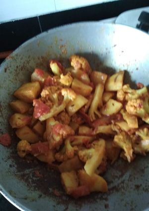 A picture of Potato cauliflower fry.