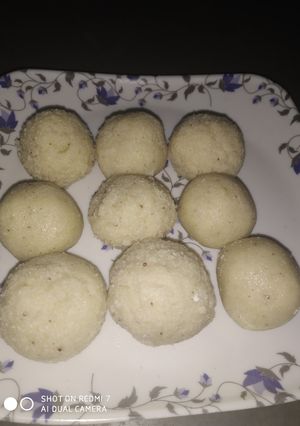 A picture of Rava Laddu.