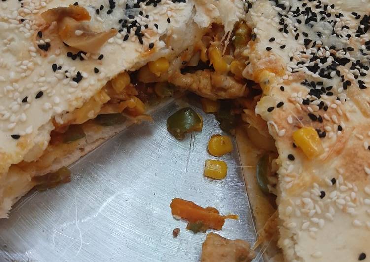 الفطيرة التركية بحشوة الدجاج