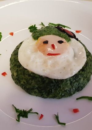 O poză a rețetei Spanac cu ochiuri și bacon.