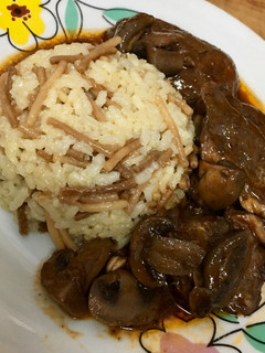 Una foto de Solomillo de cerdo con champiñones y salsa de vino tinto
