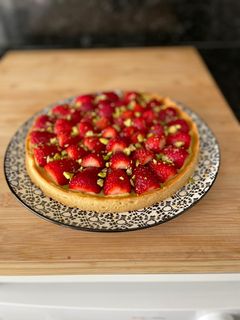 Une photo de Tarte fraises pistache