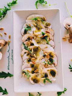Una foto de Carpaccio de Portobello