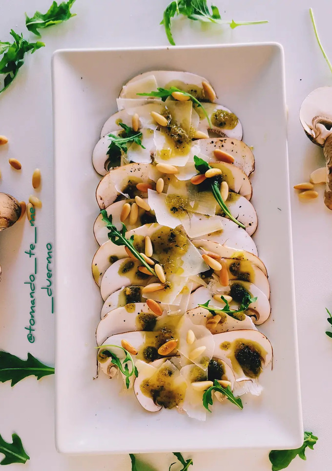 Una foto de Carpaccio de Portobello