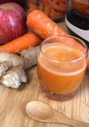 Une photo de L’Apple-Carr gingembre / jus pomme carotte gingembre - Jus détox