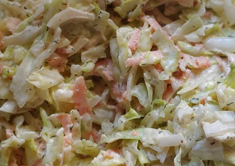 How to Prepare Tasty Creamy Apple Coleslaw