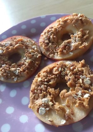 Une photo de Pommes et beurre de cacahuètes