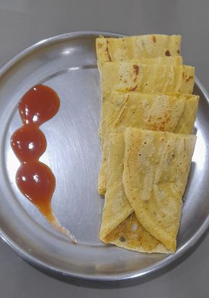 A picture of Besan Chilla with Potato Masala Filling.