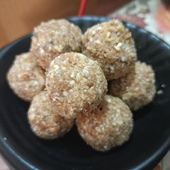 A picture of White sesame ladoo.