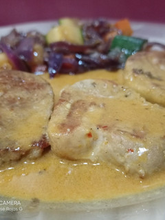 Una foto de Medallones de solomillo de cerdo, en salsa de curry