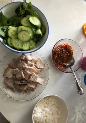 Hình của món Thịt luộc chấm mắm tép.