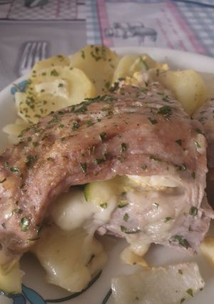 Una foto de Solomillo relleno de calabacín, provolone, huevo duro y manzana