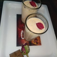 A picture of Strawberry shake with kachha mango icecream.