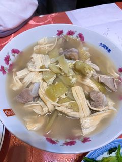 酸菜腐竹豬肚排骨湯 的食譜成品照片