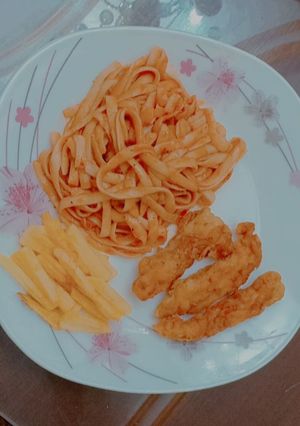 صورة لوصفة معكرونه اسباجتي وتشكن ستربس 😋