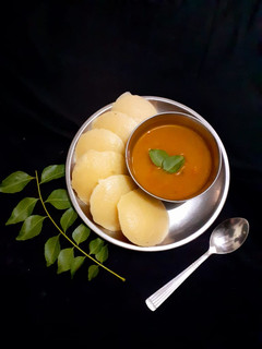 रवा इडली (Rava Idli recipe in Hindi) रेसिपी मुख्य फोटो