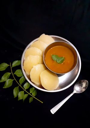 रवा इडली (Rava Idli recipe in Hindi) रेसिपी मुख्य फोटो