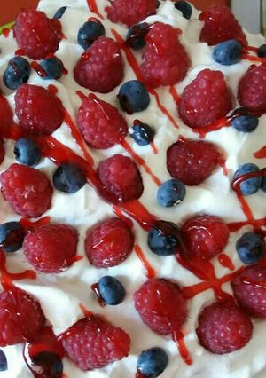 Tejszínhabos áfonyás, málnatorta recept fotója