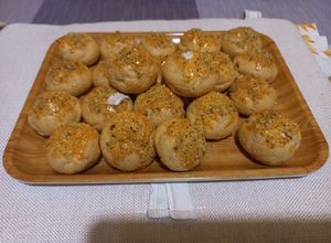 Foto di Bignè salati con mousse di mortadella e granella di pistacchio