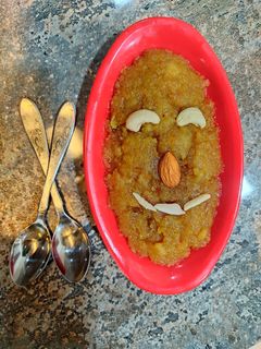 उपवास बटाटयाचा शिरा (upwas batatyacha sheera recipe in marathi) रेसिपी चे मुख्य फोटो