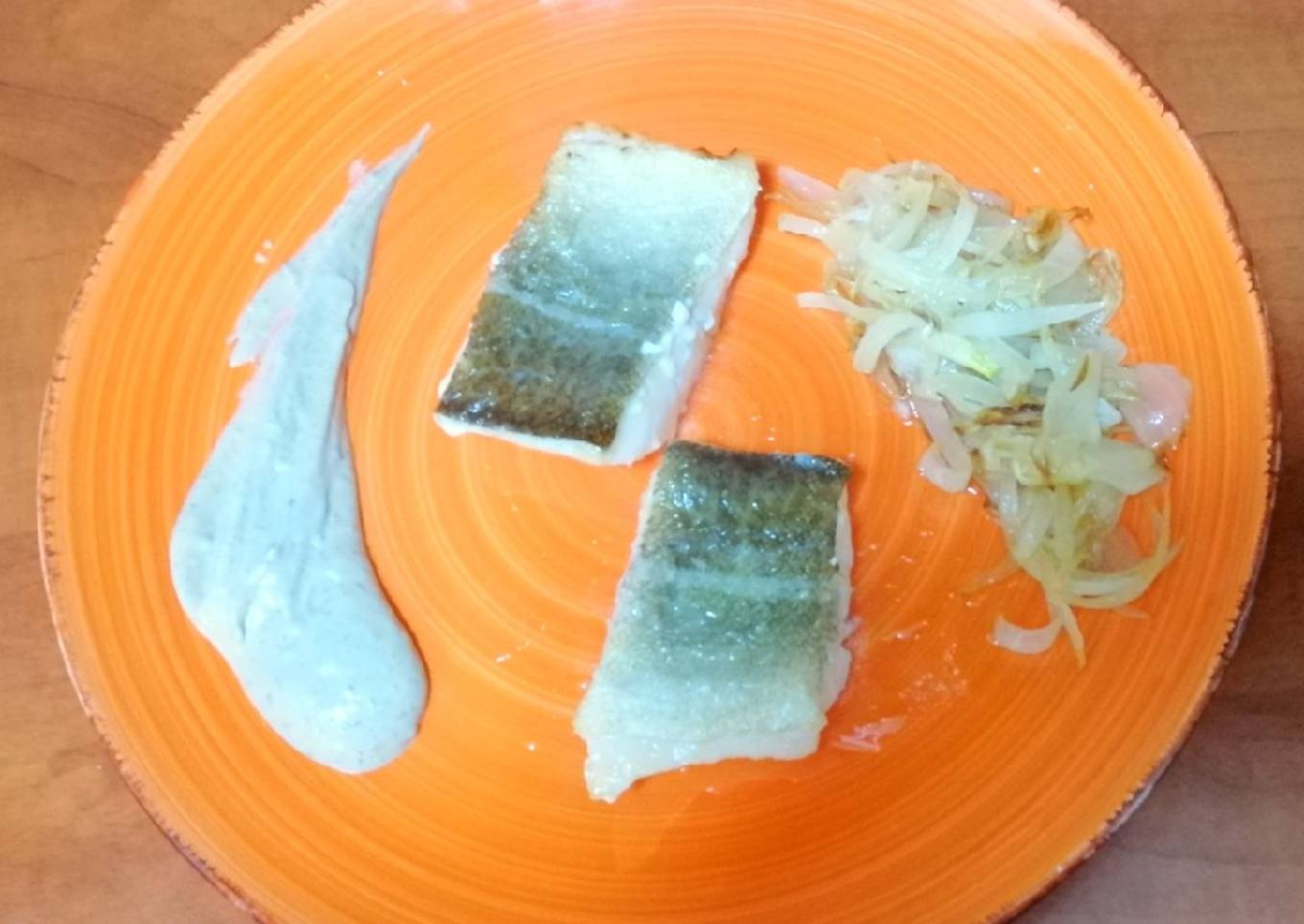 Medallones de bacalao con alioli de aguacate