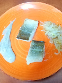 Una foto de Medallones de bacalao con alioli de aguacate