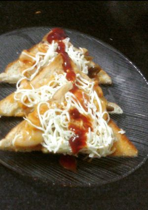 A picture of Pasta Toast.