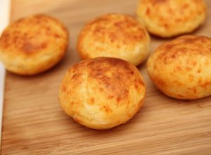 Brazil sajtos kenyér recept (Pão de Queijo) recept fotója