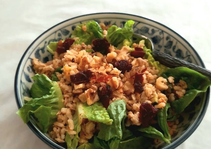 Brown rice and tuna salad