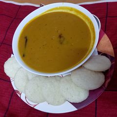 A picture of Idli Sambar.