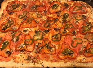 Foto principal de Pizza 🍕 cuadrada con vegetales crudos🌱
