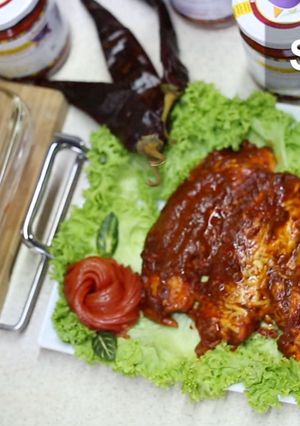 Una foto de Pescado en Salsa Guajillo Itakatl