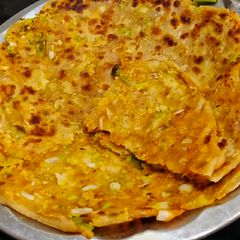A picture of Garlic Paratha.