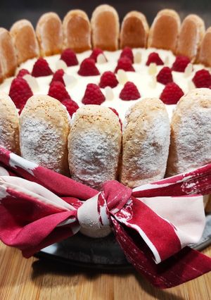 Une photo de Tiramisu rose à la framboise 🎀