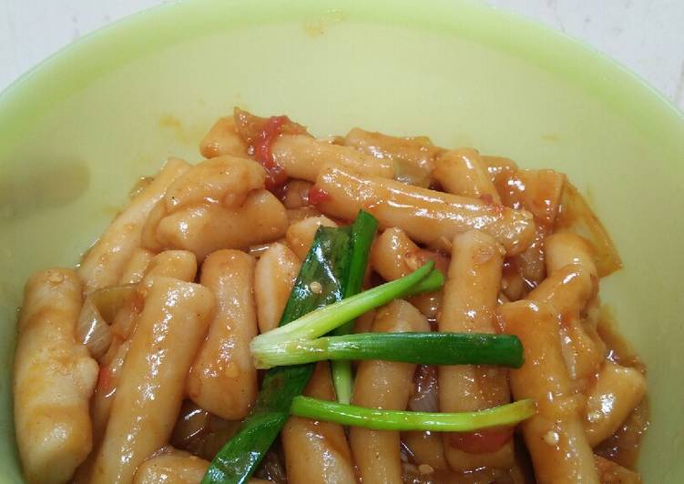 Tteokbokki (kue beras korea)