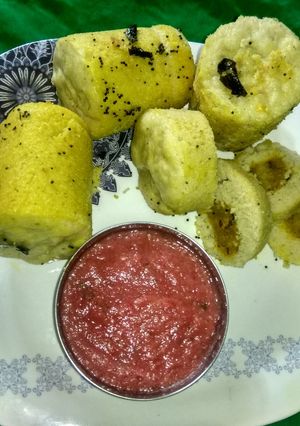 स्टफ आलू और गोभी चावल ढोकला (Stuff aloo aur gobhi chawal dhokla recipe in Hindi) रेसिपी मुख्य फोटो