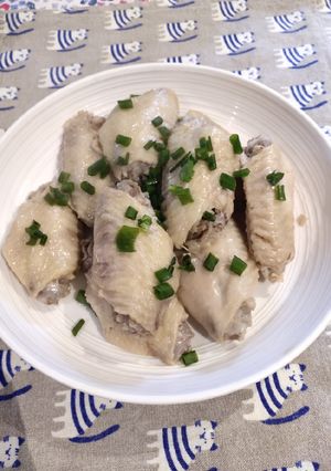 A picture of Steamed Chicpen Wings.