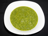 Pesto con ajo frito y semillas de sésamo tostadas