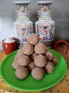 ચુરમા ના લાડુ (Churma Ladoo Recipe In Gujarati) રેસીપી મુખ્ય ફોટો