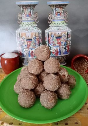 ચુરમા ના લાડુ (Churma Ladoo Recipe In Gujarati) રેસીપી મુખ્ય ફોટો