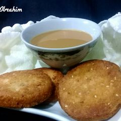 Meethi Tikiya with crackers A picture of Meethi Tikiya with crackers.