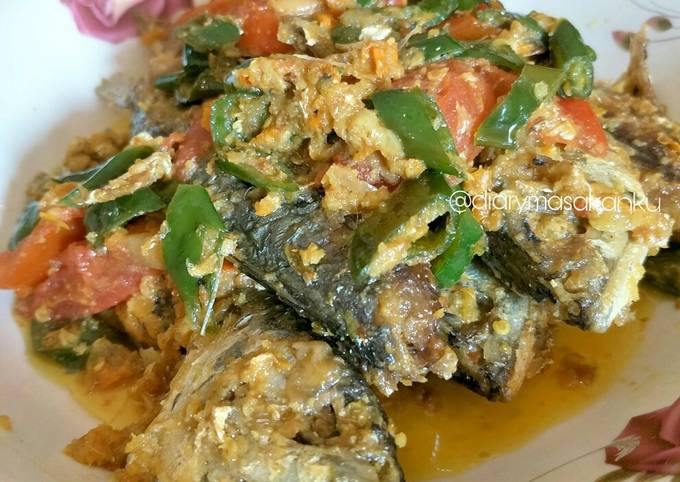 Resep Ikan Kembung Bumbu Kuning Oleh Vindhi Helda Saraswati - Cookpad