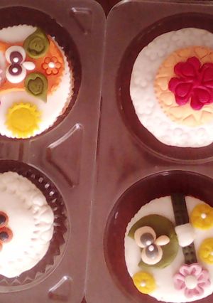 Una foto de CupCakes decorados con Fondant