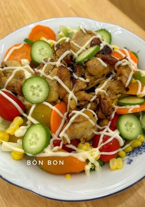 Hình của món Salad Dưa Leo Gà Nướng.