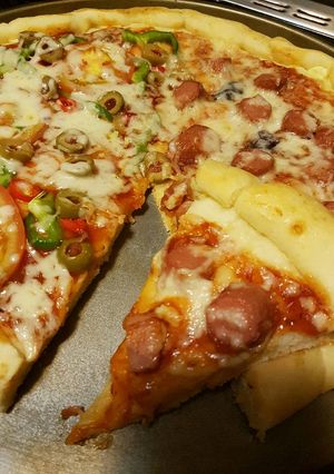 صورة لوصفة بيتزا محشيه بالاطراف طعمها بيشهي🍕